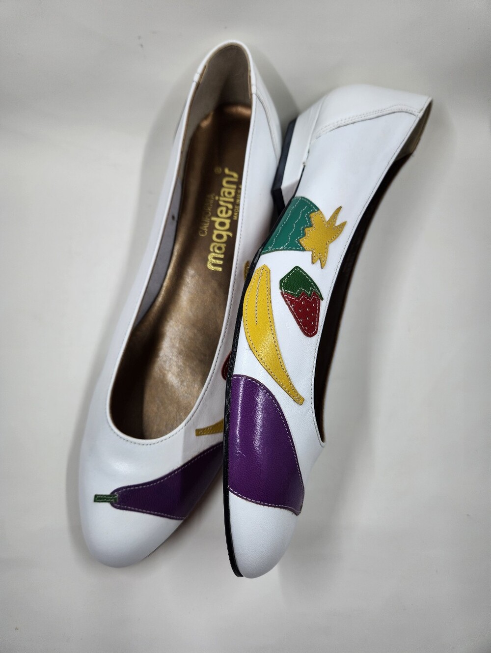 Vintage 1970s MAGDESIANS California Leather Fruit Applique Pumps Size 8.5 I